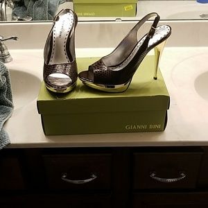Gianni Bini brown slingback platform heels